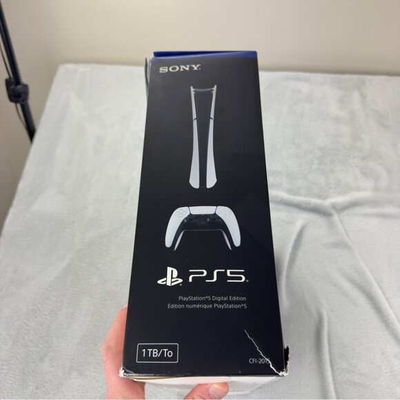 Sony Playstation 5 Digital Slim Console 1TB CFI-2015 Complete Box W/Controller - Picture 8 of 15